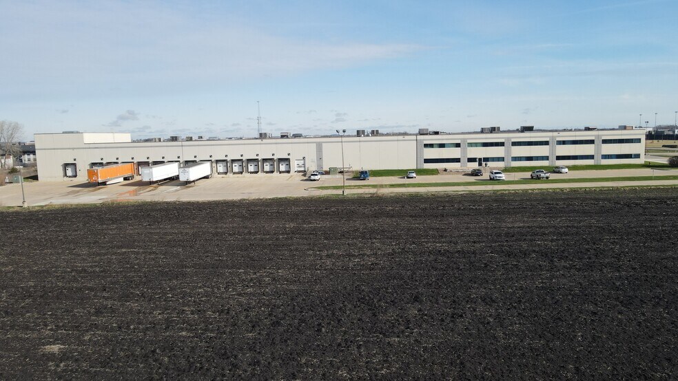 More Photos Of 250 NW 10th St, Waukee Warehouse For Sale