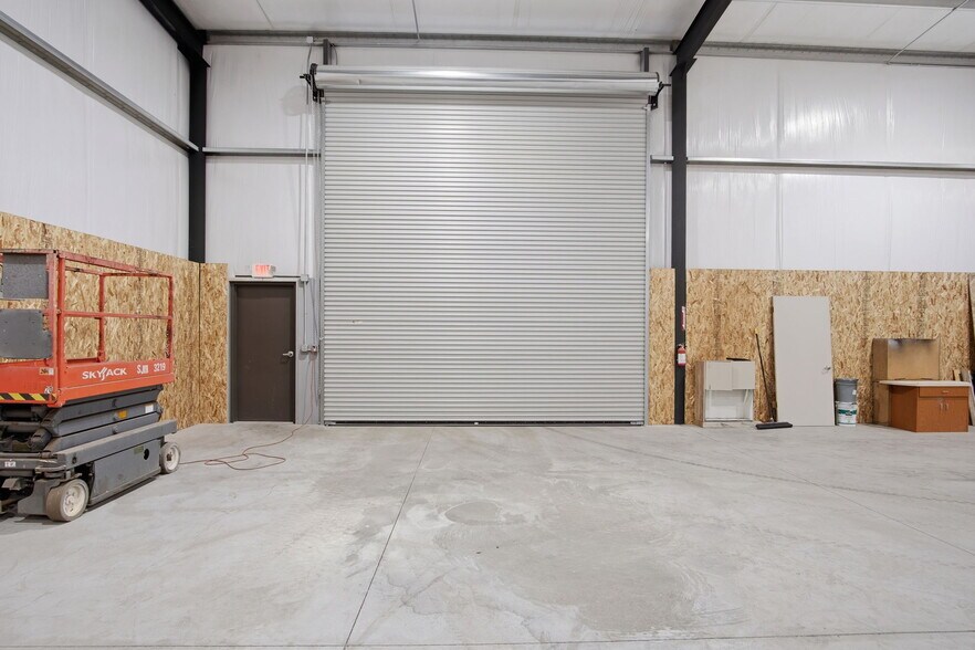 More Photos Of 8217 Lander Ave, Hilmar Flex For Lease
