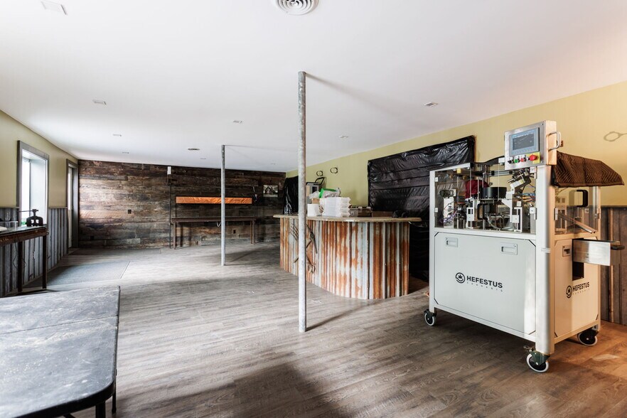 More Photos Of 609-621 E Maple Ave, Newark Light Manufacturing For Sale