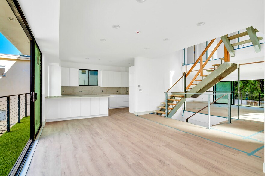 More Photos Of 506 Westminster Ave, Venice Apartments For Sale