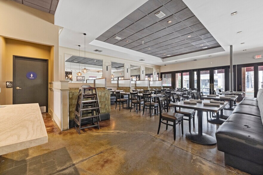 More Photos Of 47 W Main St, Alhambra Restaurant For Lease