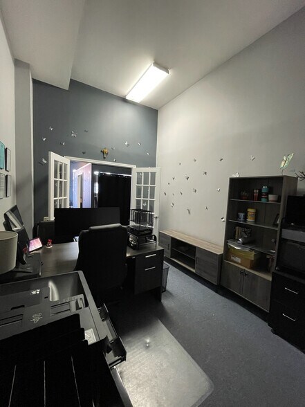 More Photos Of 2521 W North Ave, Chicago Storefront Retail Residential For Lease