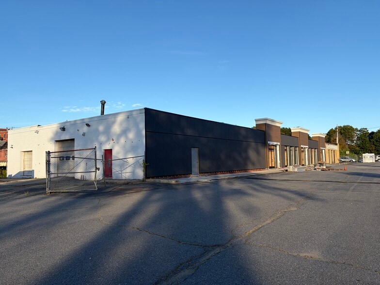 More Photos Of 31 Washington St, Hudson Freestanding For Lease