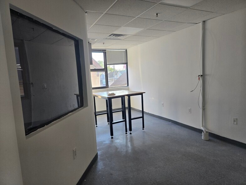 More Photos Of 669 Broad Ave, Ridgefield Medical For Lease