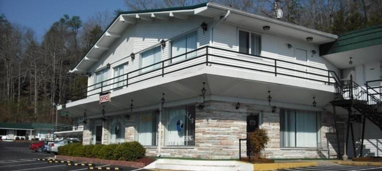 More Photos Of 11251 Highway 90, Parkers Lake Hotel For Sale