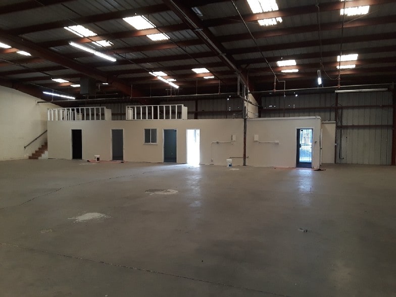 More Photos Of 15330 Tamarack Dr, Victorville Industrial For Sale