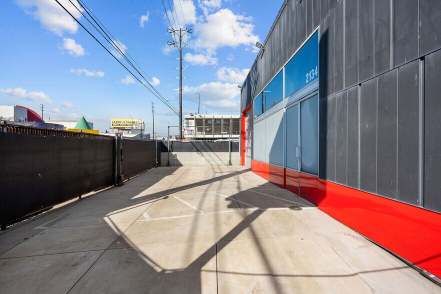 More Photos Of 2134 S Sepulveda Blvd, Los Angeles Showroom For Sale