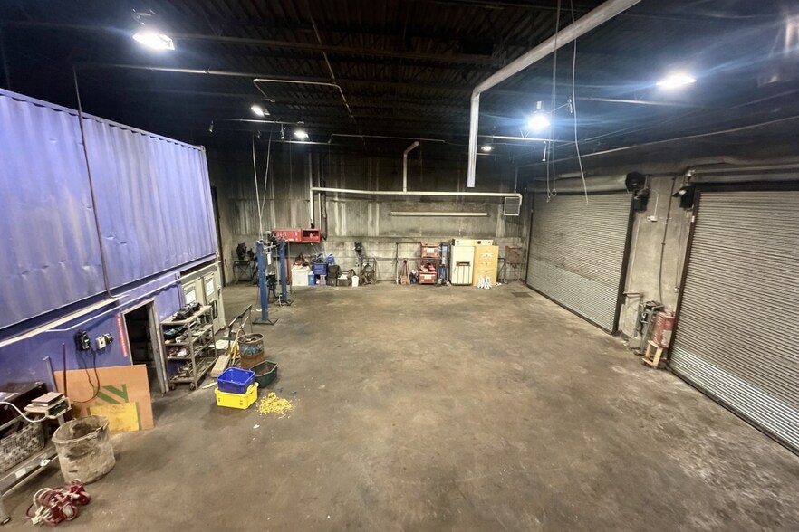 More Photos Of 436 Spencer St, Staten Island Warehouse For Lease