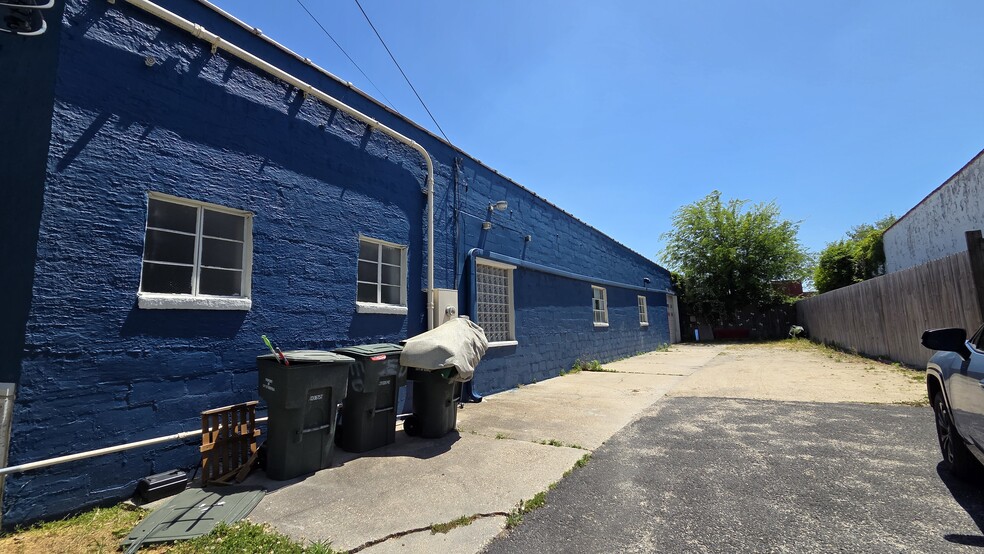 More Photos Of 861 W 46th St, Norfolk Warehouse For Lease