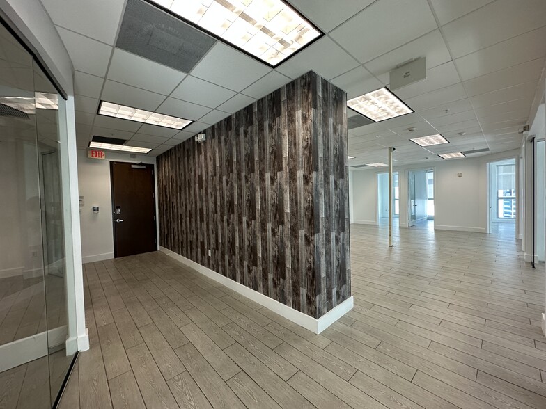 More Photos Of 175 SW 7th St, Miami Medical For Sale