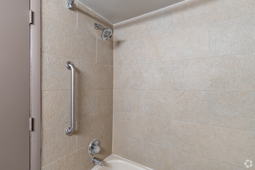 More Photos Of 34911 Van Dyke Ave, Sterling Heights Apartments For Lease