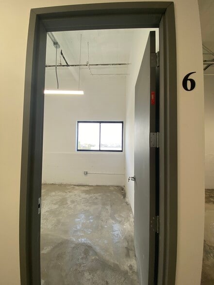 More Photos Of 901 E 31st St, Los Angeles Manufacturing For Lease