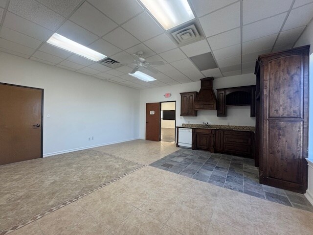 More Photos Of 1585 E Broad St, Mansfield Unknown For Lease