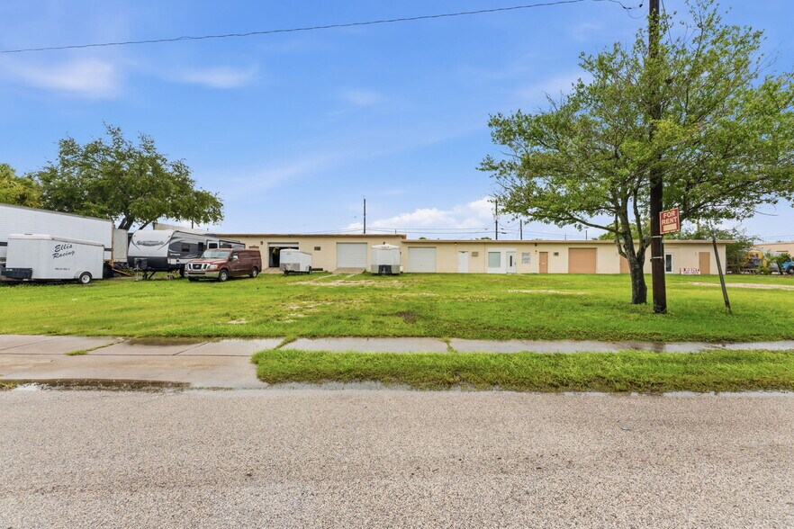 More Photos Of 4643 73rd Ave, Pinellas Park Manufacturing For Sale