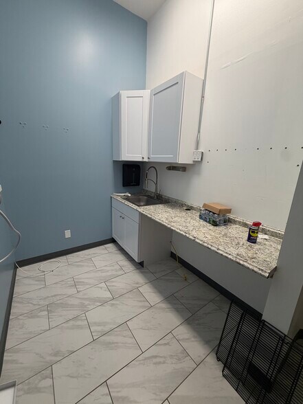 More Photos Of 11225 S Saginaw St, Grand Blanc Storefront Retail Office For Sale