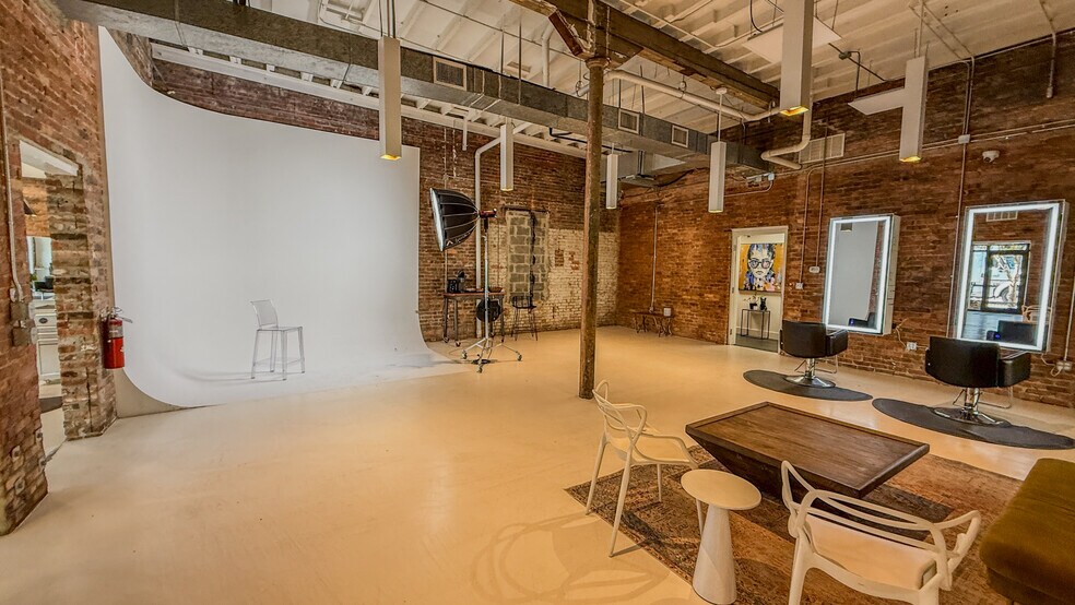 More Photos Of 15 W Main St, Pensacola Office For Sale