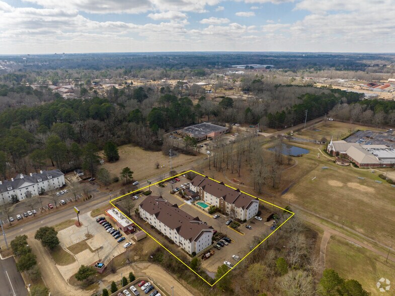 More Photos Of 572 E Beasley Rd, Jackson Hotel For Sale