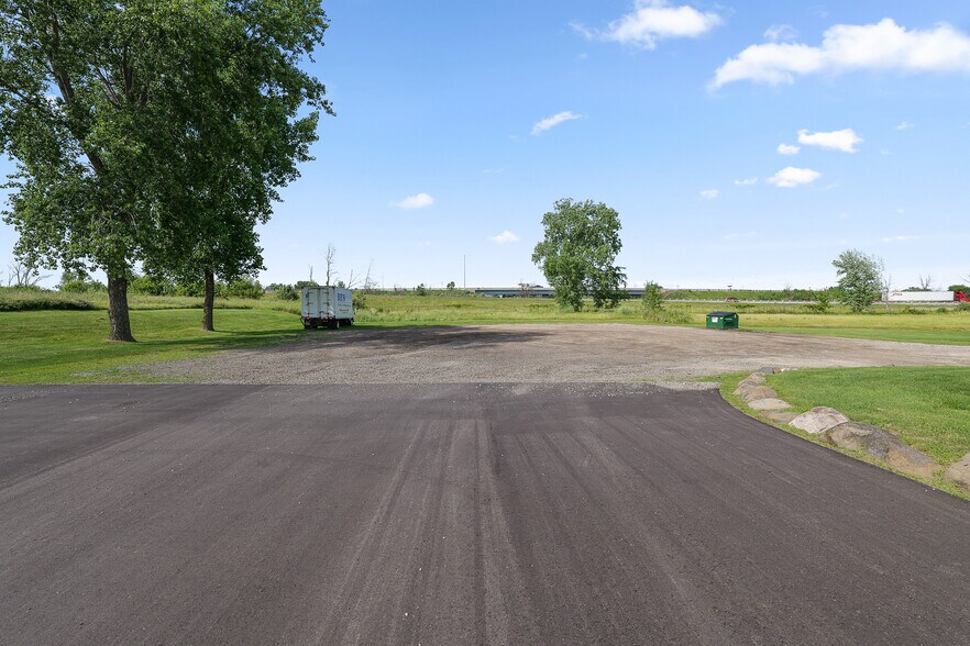 More Photos Of 560 Rolling Meadows, Fond Du Lac Light Distribution For Sale