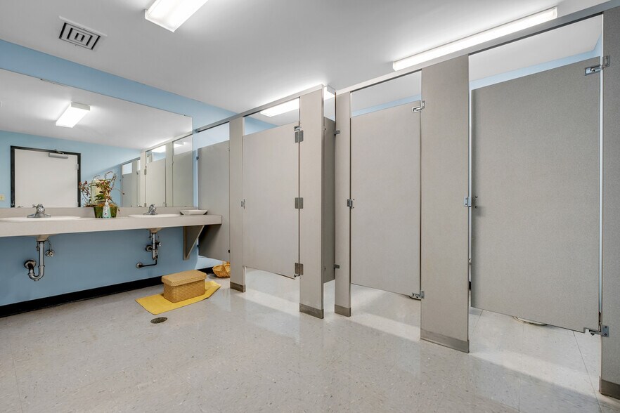 More Photos Of 1917 Commonwealth Ln, Tallahassee Medical For Lease