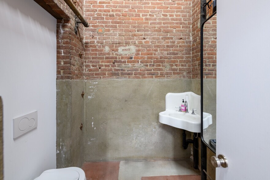 More Photos Of 244 W Florence Ave, Los Angeles Freestanding For Sale