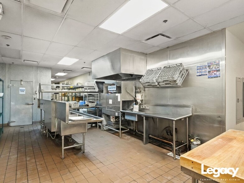 More Photos Of 9540 Washington Blvd, Culver City Restaurant For Lease