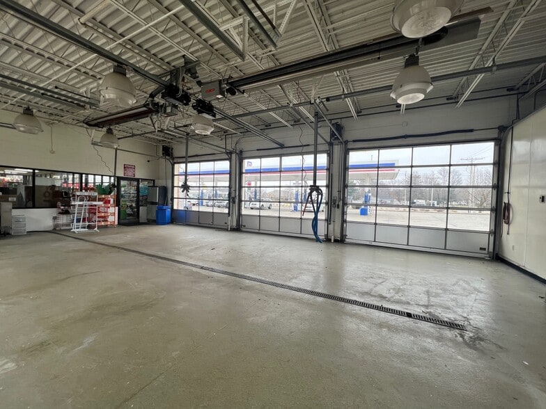 More Photos Of 560 N State Road 135, Greenwood Service Station For Lease