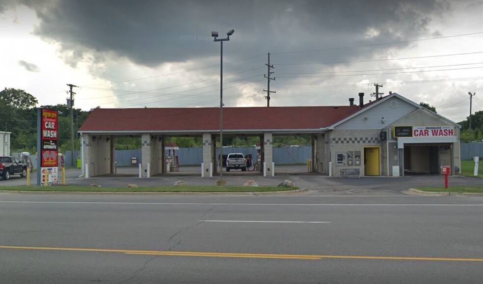 More Photos Of 127 N Groesbeck Hwy, Mount Clemens Carwash For Sale