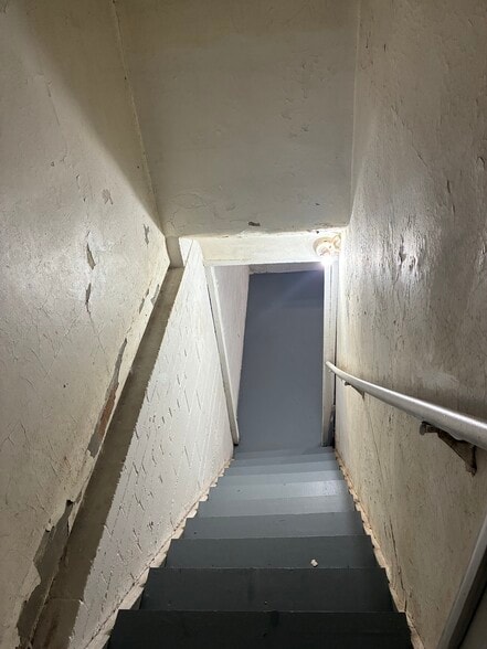 More Photos Of 10118 Eagle St, Dearborn Industrial For Sale