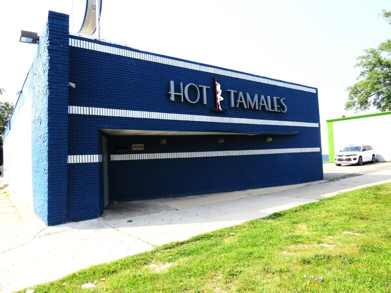 More Photos Of 13109 W 8 Mile Rd, Detroit General Retail For Sale