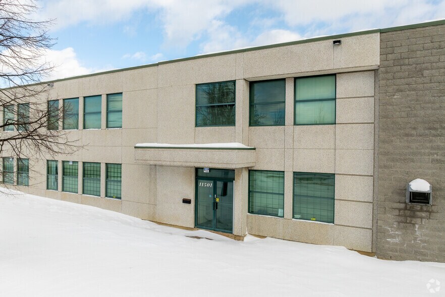 More Photos Of 9275 Boul Henri-Bourassa E, Montréal Light Distribution For Lease