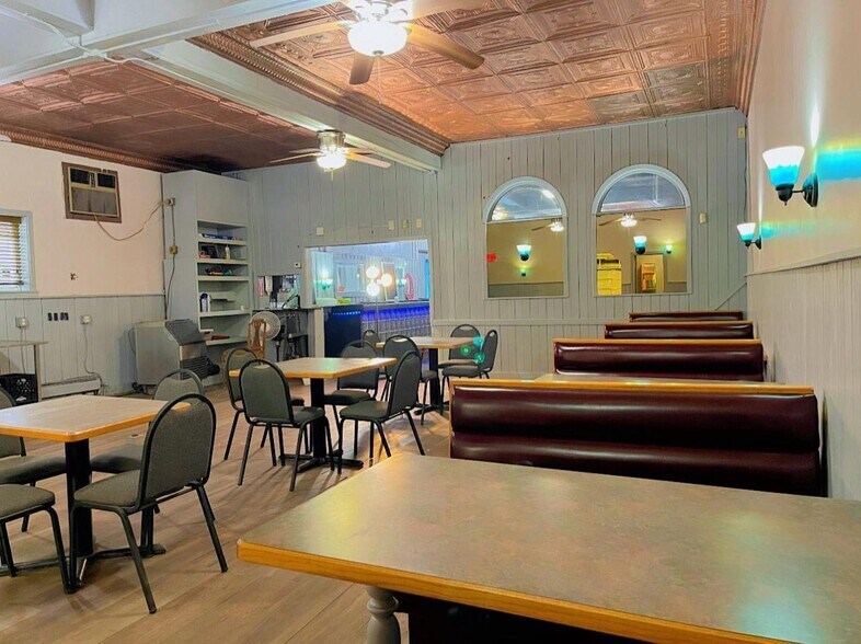 More Photos Of 1701 Pine Ave, Niagara Falls Restaurant For Sale