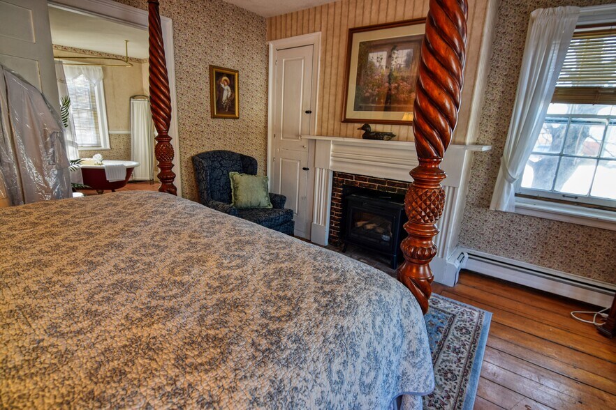 More Photos Of 27 Route 25, Plymouth Hospitality For Sale