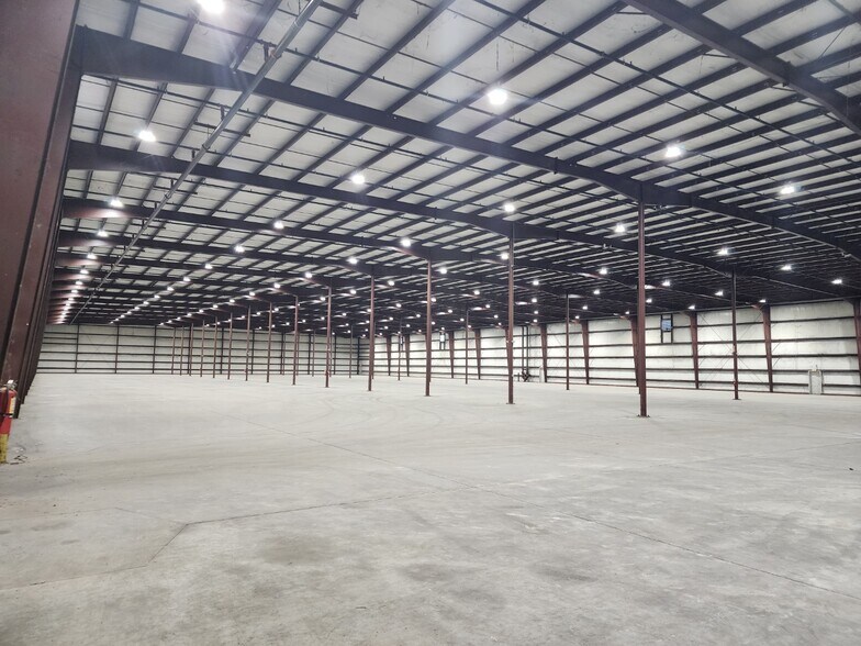 More Photos Of 1650 Oracal Pky, Ellabell Warehouse For Lease