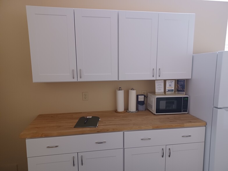 More Photos Of 4035 S 6th St, Klamath Falls General Retail For Sale