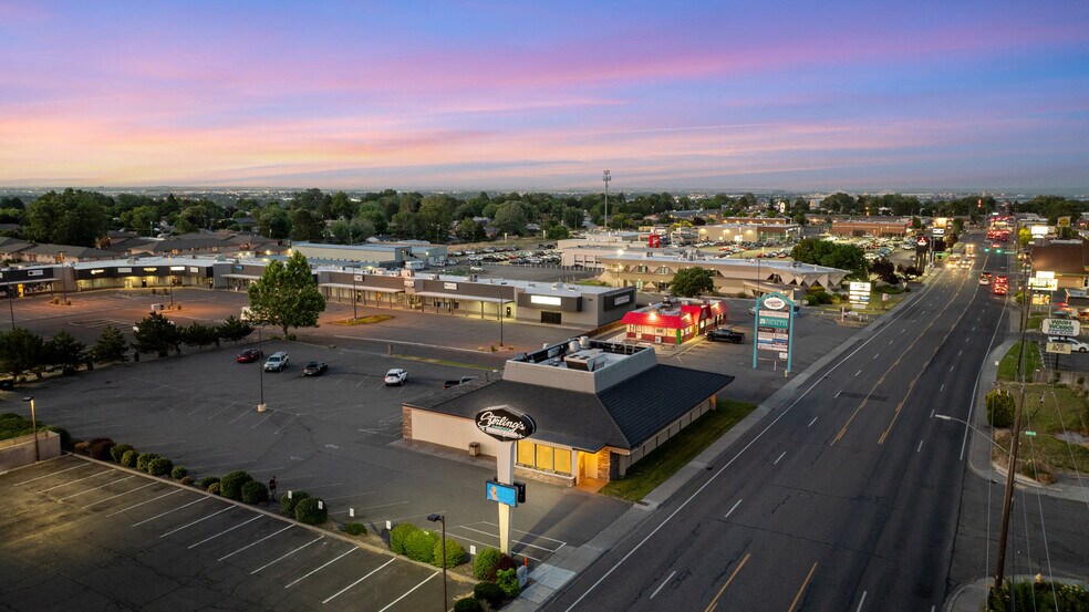 Primary Photo Of 3200 W Clearwater Ave, Kennewick Restaurant For Sale