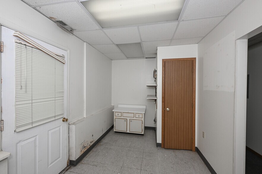 More Photos Of 6942 State Route 44, Ravenna Medical For Sale