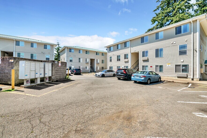More Photos Of 1901-1943 SE 122nd Ave, Portland Apartments For Sale