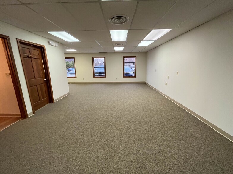 More Photos Of 33399 Walker Rd, Avon Lake Office For Lease