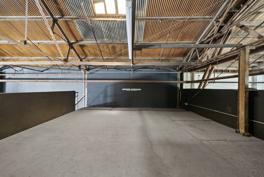 More Photos Of 2416 E 24th St, Vernon Industrial For Lease