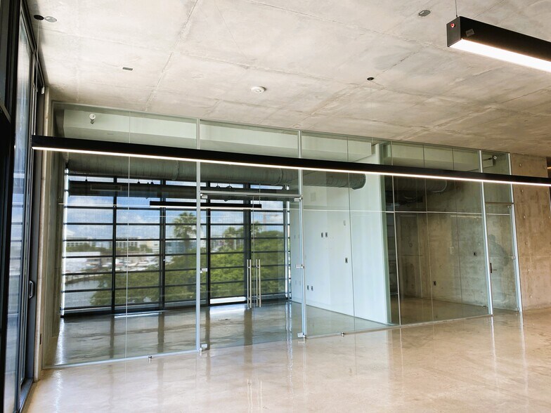 More Photos Of 528 NW 7th Ave, Miami Office For Sale