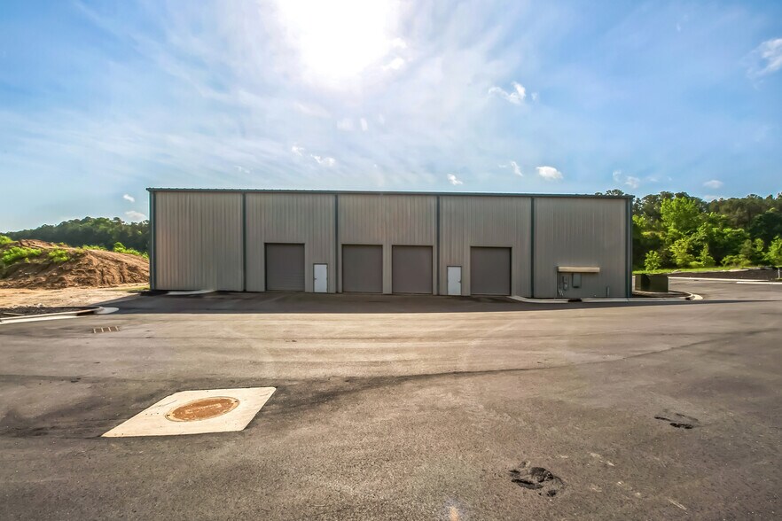 More Photos Of 1703 Roundrock Dr, Raleigh Flex For Lease