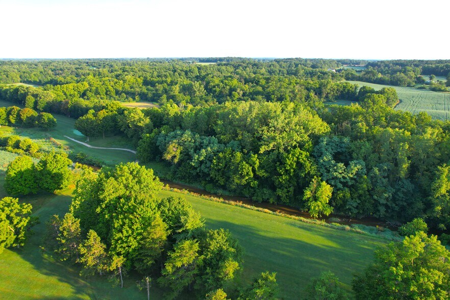 More Photos Of 7453 400 S, Marion Sports And Entertainment For Sale