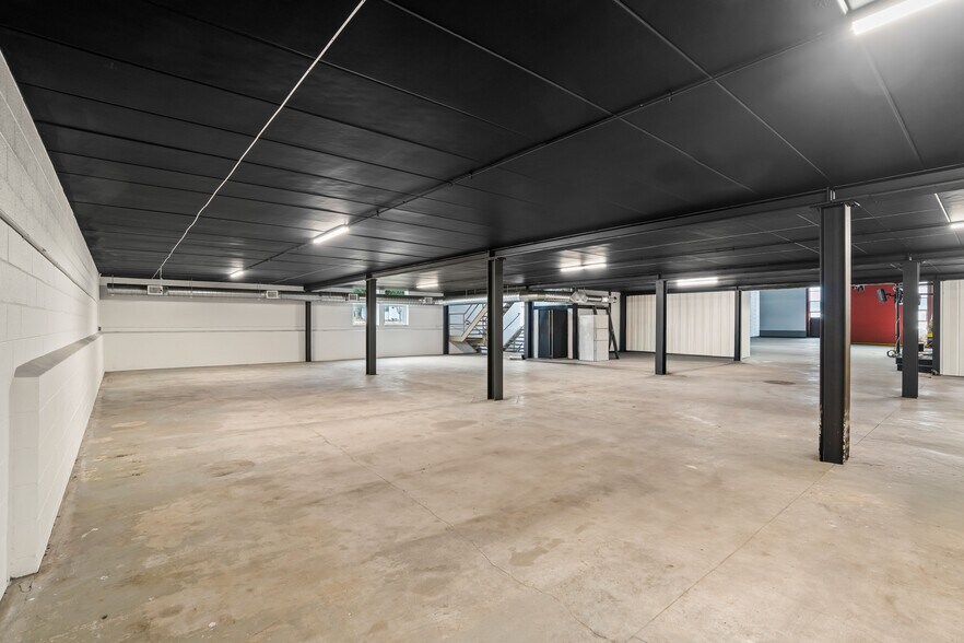 More Photos Of 1411 6th Ave, Grafton Showroom For Sale