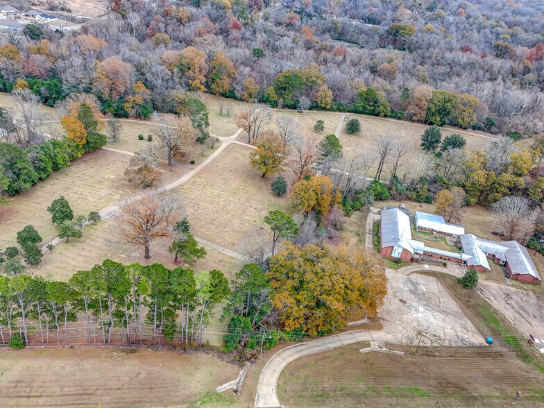 More Photos Of 6889 Paxton Rd, Vicksburg Office For Sale