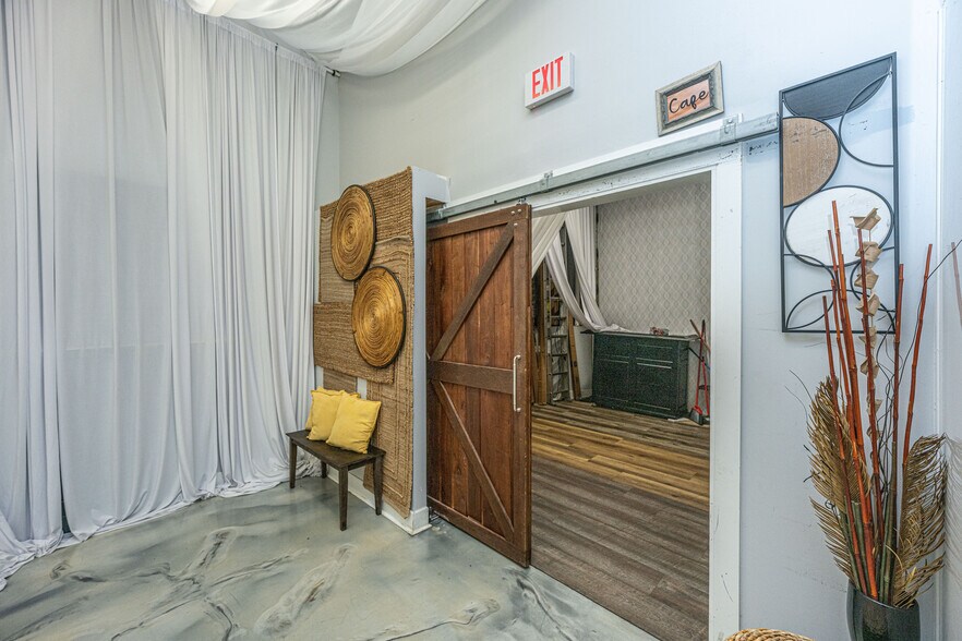 More Photos Of 622 Old Trolley Rd, Summerville Storefront For Sale