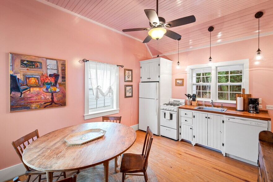 More Photos Of 3500 Sunset Lodge Ct, Charlottesville Hotel For Sale