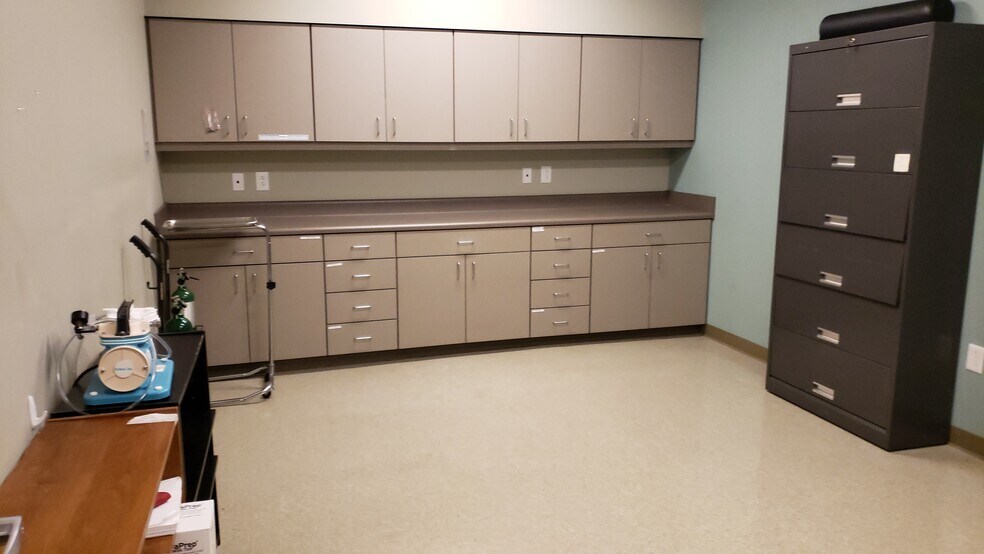 More Photos Of 400-444 Clinchfield St, Kingsport Medical For Sale