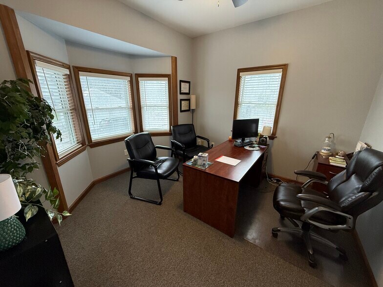 More Photos Of 624 E Main St, Lancaster Office For Lease