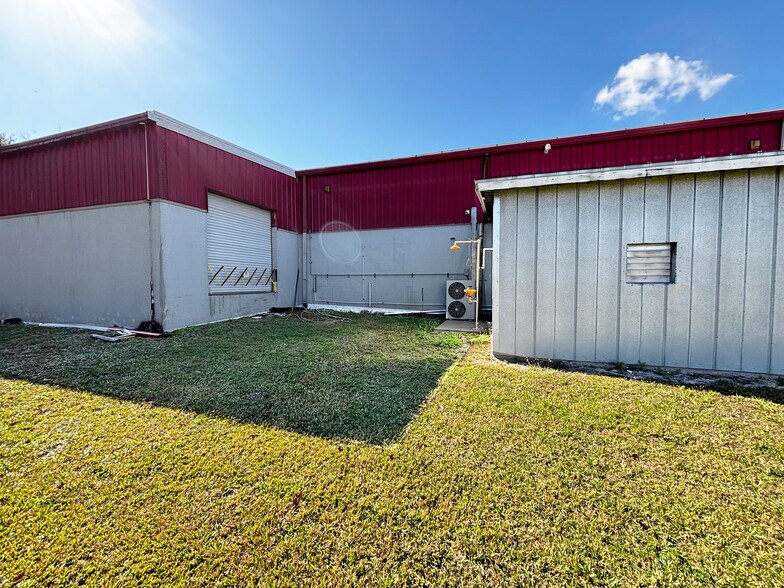 More Photos Of 848 Kensinger Rd, Lakeland Manufacturing For Lease