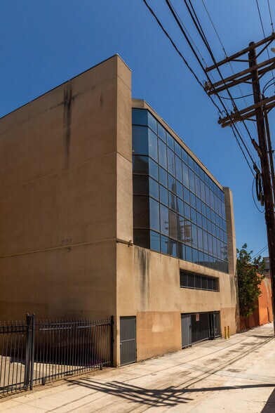 More Photos Of 111 N Jackson St, Glendale Office For Sale